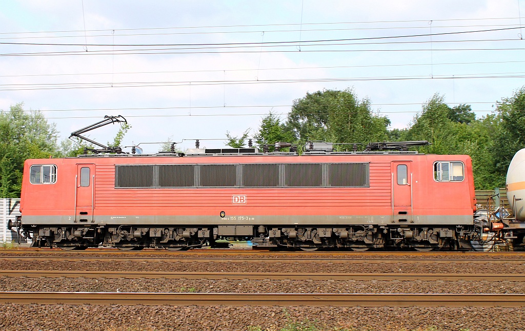 Volle Breitseite auf 155 175-3 bei der Durchfahrt in HH-Harburg. 06.08.2013