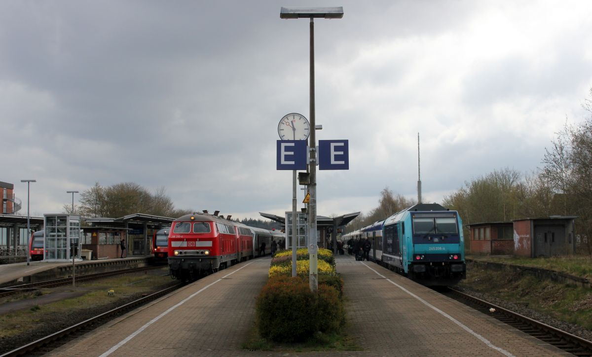 Volle Haus im Bhf Husum...2 Lint 41 218 315 und 397 und die 245 208. Husum 14.04.2019