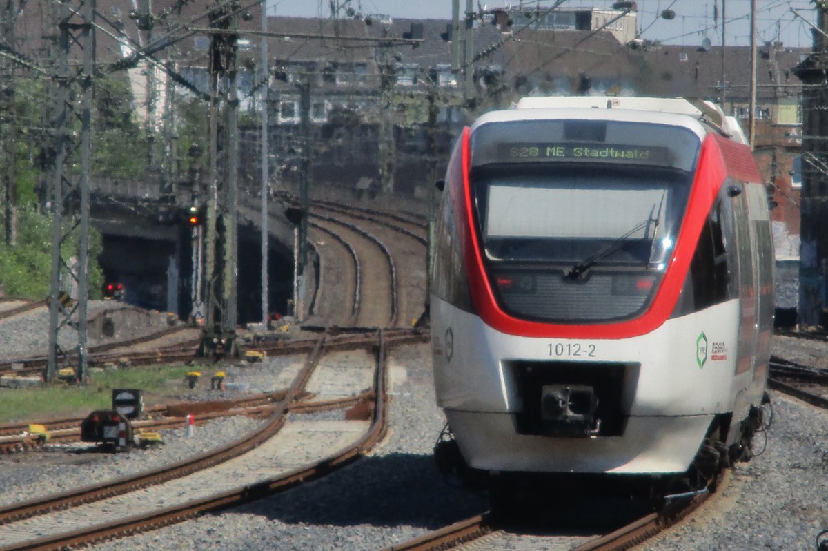 Volmetalbahn 1012-2 verlsst am 22 Mai 2017 Dsseldorf Hbf.