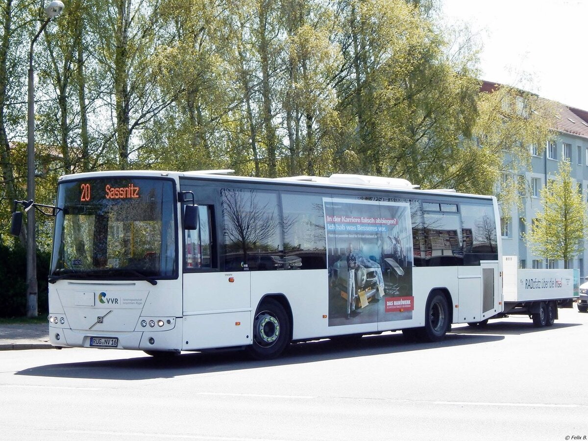 Volvo 8700 der VVR mit Anhänger in Sassnitz.