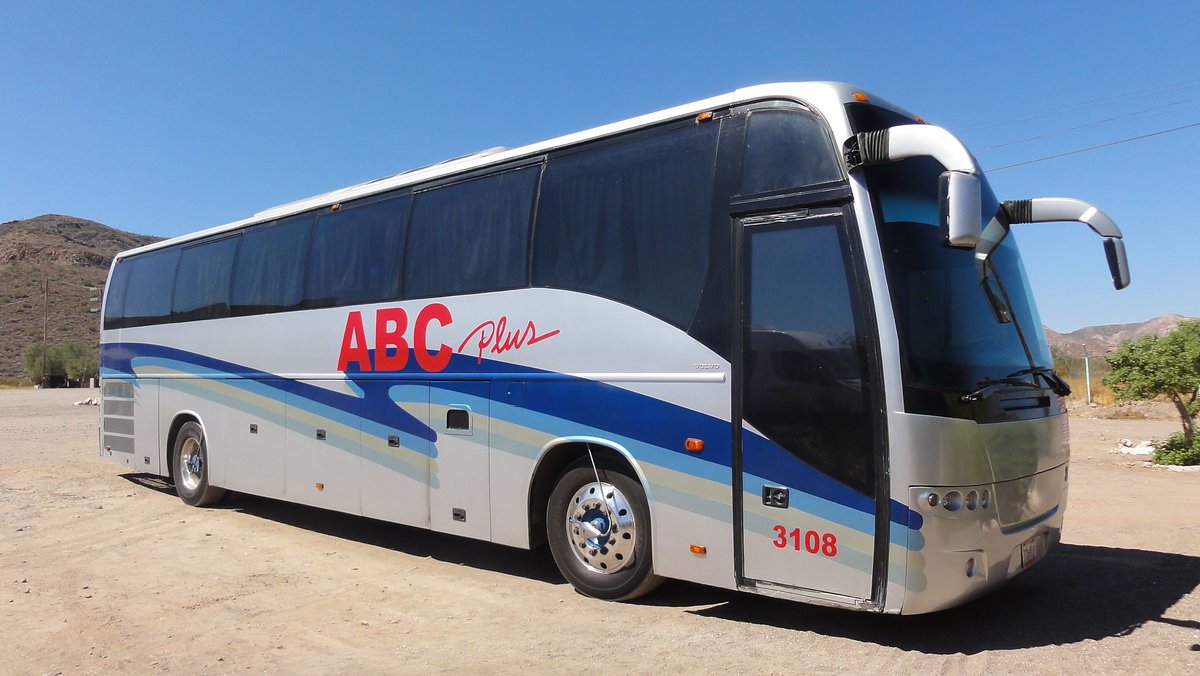 Volvo 9700 auf der Route Nr.1 in der Baja California Sur/Mexico gesehen.Wer weiß für welchen Zweck die  Dinger  an den Rädern dienen?