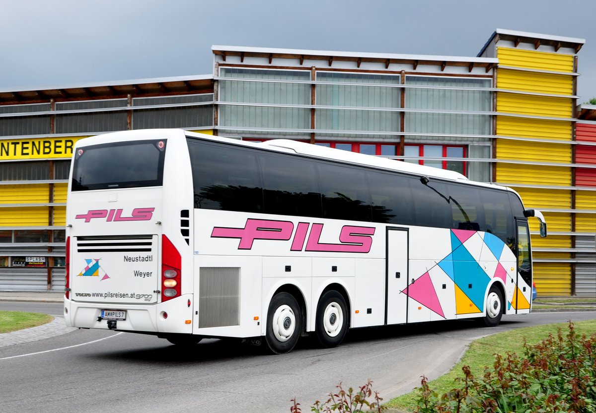 Volvo 9700 von Pils Reisen aus sterreich in Krems gesehen.