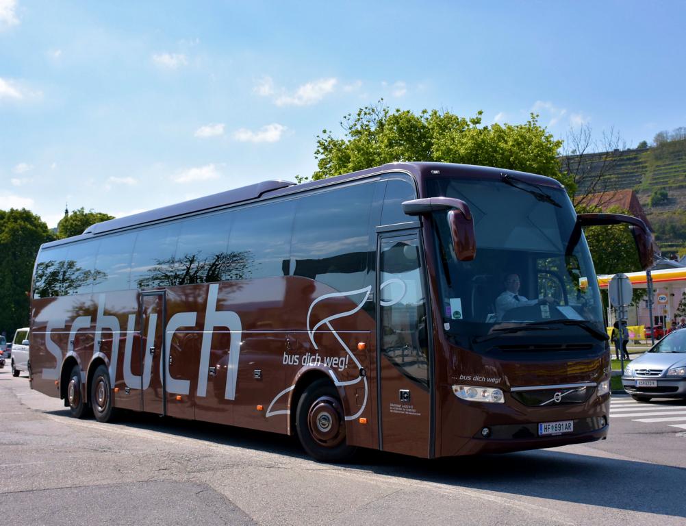 Volvo 9700 von Schuch Reisen aus sterreich in Krems.