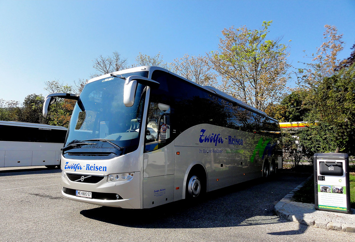 Volvo 9700 von Zwlfer Reisen aus Melk/Wachau/Niedersterreich in Krems gesehen.