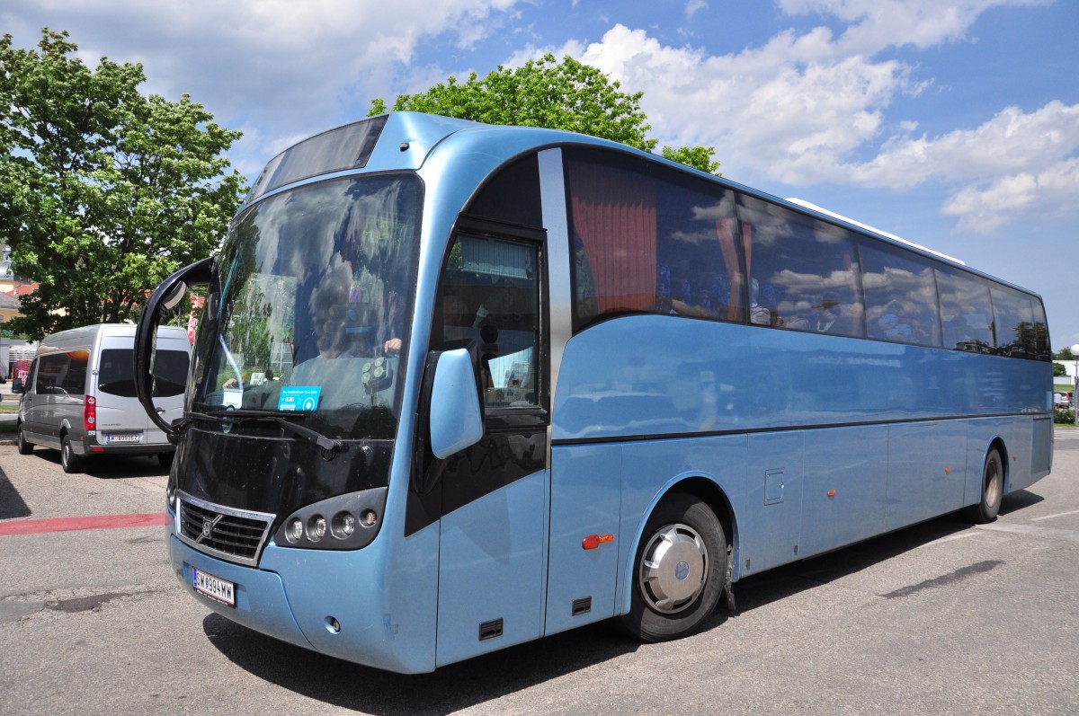 VOLVO B9R aus Nieder�sterreich im Mai 2015 in Krems gesehen.