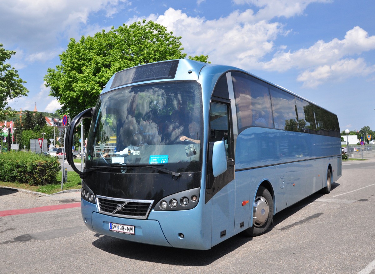 VOLVO B9R aus Nieder�sterreich im Mai 2015 in Krems gesehen.