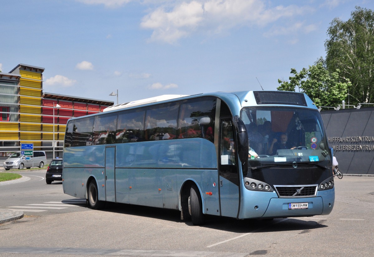 VOLVO B9R aus Nieder�sterreich im Mai 2015 in Krems gesehen.