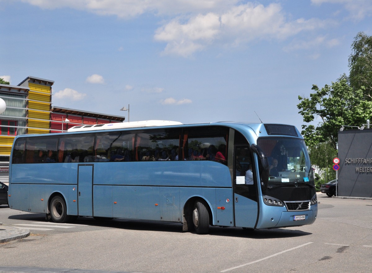 VOLVO B9R aus Nieder�sterreich im Mai 2015 in Krems gesehen.