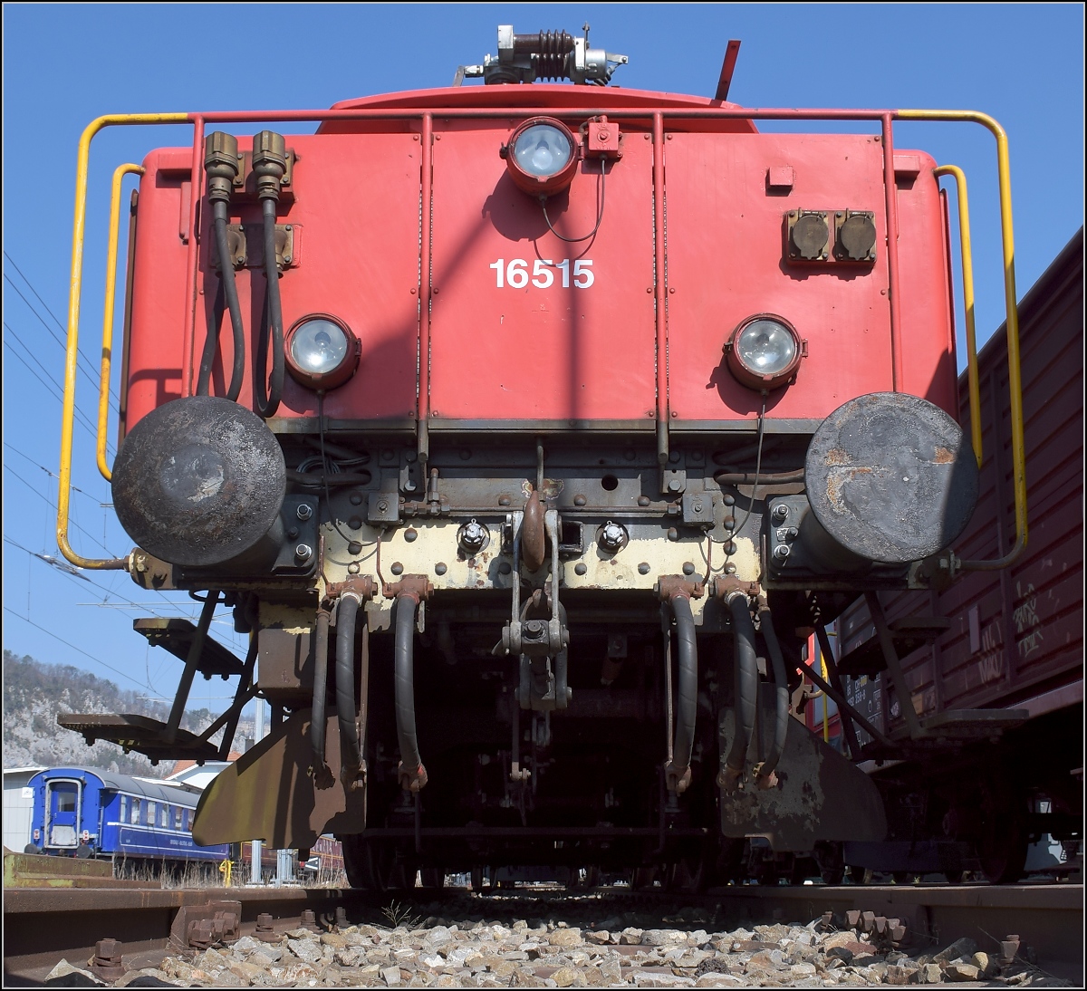 Vor dem Schneidbrenner gerettet, harrt Ee 3/3 II 16515 in Balsthal der Dinge, die da kommen. März 2022. 

Mit Gruss an beiden Retter der Maschine.