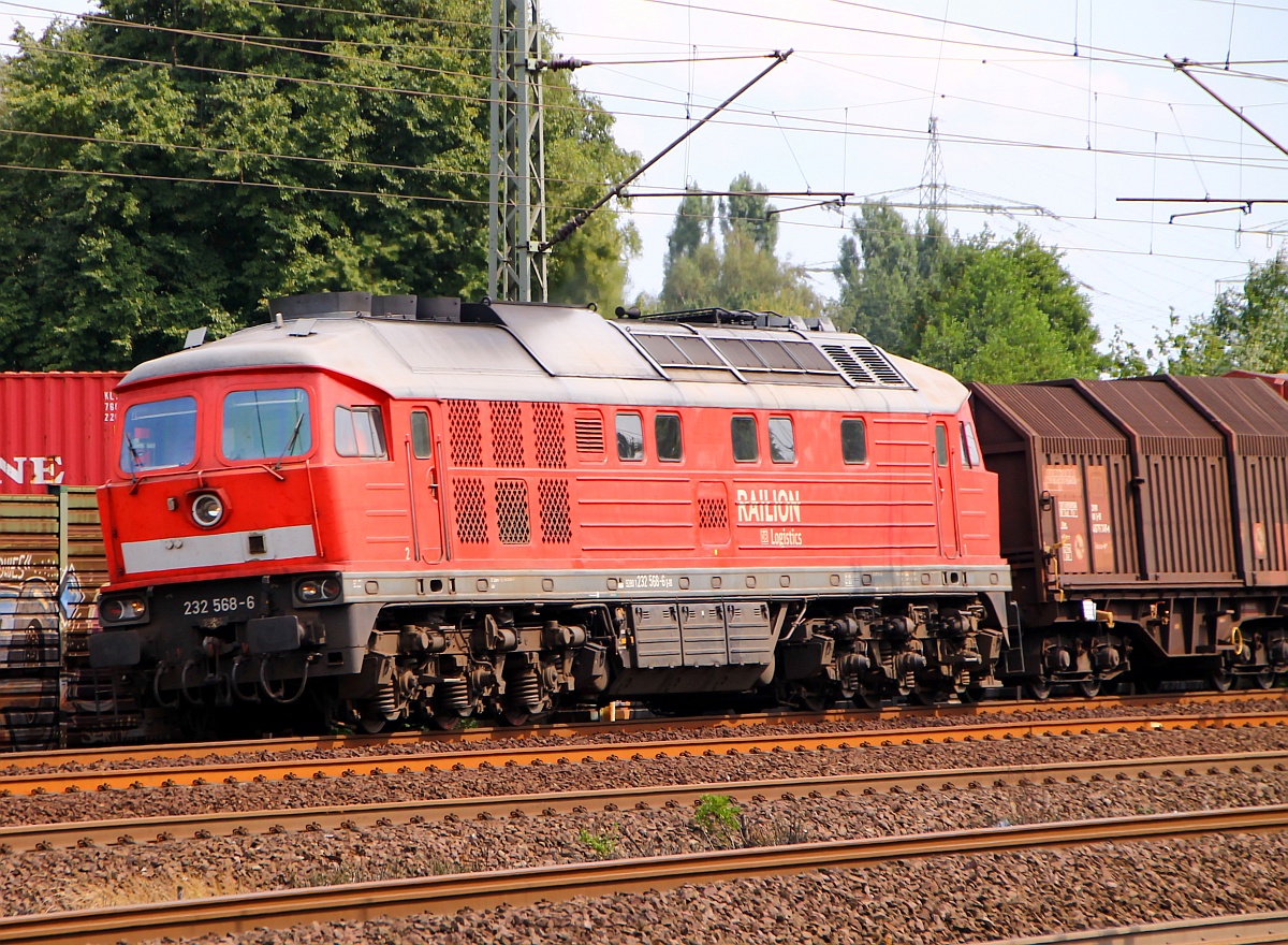 Vor zwei Tagen noch auf der Marschbahn tätig dieselte die 232 568-6 mit einem Gz durch HH-Harburg. 06.08.2014