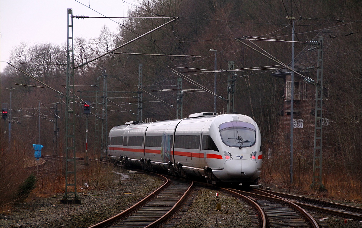 Vorbei gehts am alten Stellwerk  Fw (seit ca 1995 ausser Betrieb)Richtung Hamburg für den ICE 381 nach Berlin. Flensburg 21.02.2014 