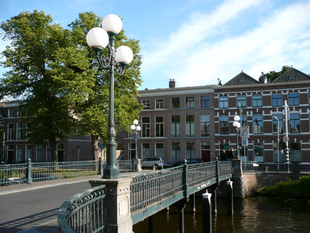 Vreewijkbrug Baujahr 1901, Leiden 05-07-2015.

Vreewijkbrug gebouwd 1901, Leiden 05-07-2015.