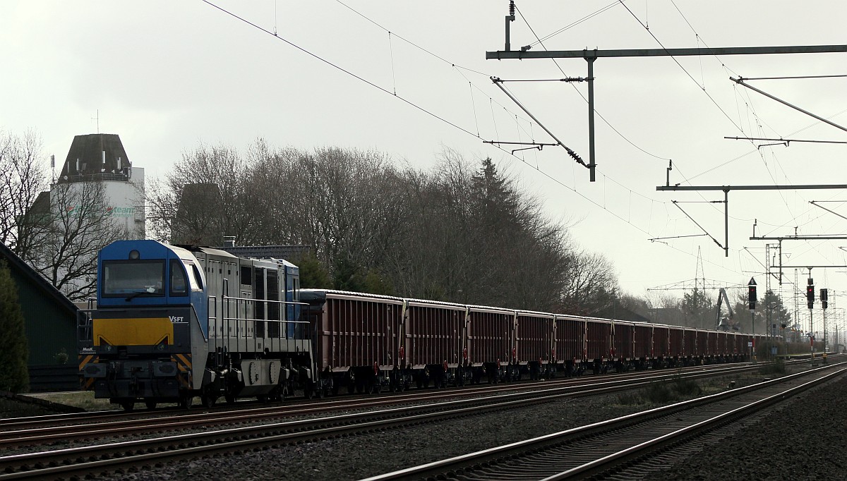 VSFT/ATLU 273 019-0(REV/LS. X/18.11.11, Verl/14.11.2018, Nächste HU/14.11.19)mit Düngerzug in der Ladestrasse in Jübek. 08.03.2019