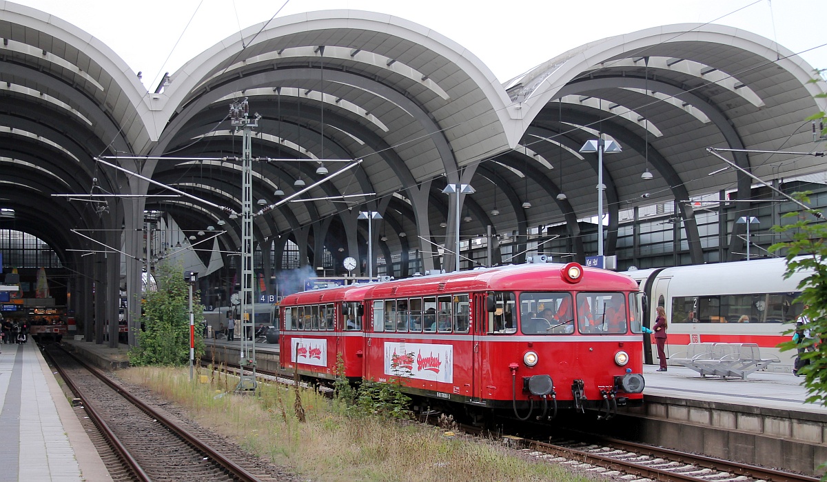 VT 03.08(798 308-2) und 03.09(798 309-0) als SDZ 31453 verlassen hier Kiel am 28.08.2020 Richtung Neuwittenbek - Friedrichort.