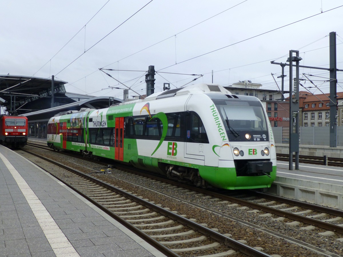 VT 201, der Itino der EB, erlebt seine letzte Einsatzwoche auf der Relation EF- Kassel, hier am 9.12.13 bei der Ausfahrt aus dem Erfurter Hbf.