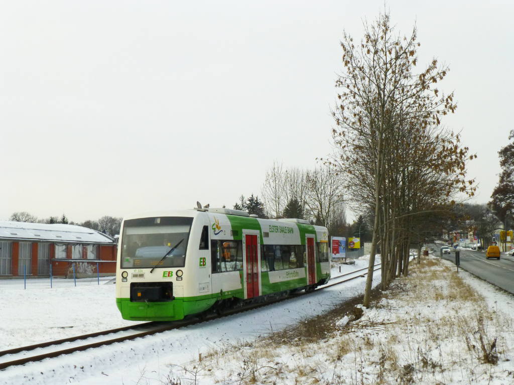 VT 324 der EB erreicht am 1.3.2016 gerade Weimar Berkaer Bahnhof, einen Spitzkehrenbahnhof der Strecke Weimar-Kranichfeld.