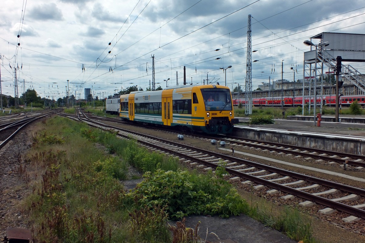 VT650.078 der ODEG wird am Bahnsteig bereitgestellt um den im R�cken des Fotografen wartenden VT650.072 auf der Fahrt nach Frankfurt(Oder) zu verst�rken.