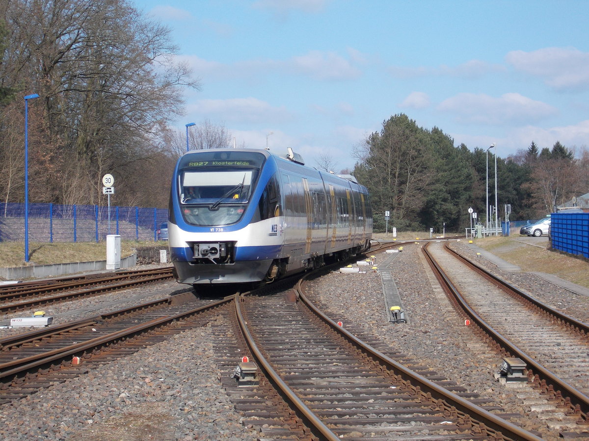 VT738 von der NEB,am 26.März 2016,nach der Ausfahrt aus Basdorf.