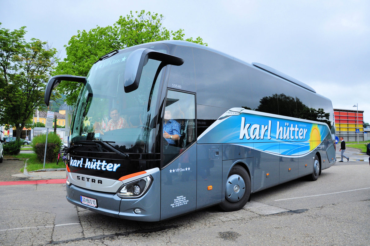 Vulkanlandreisen Karl H�tter aus der Steiermark/�sterreich mit  Nagel neuem Setra 515 HD im Juni 2016 in Krems gesehen.