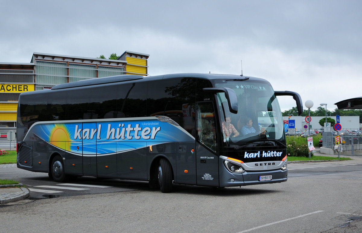 Vulkanlandreisen Karl H�tter aus der Steiermark/�sterreich mit  Nagel neuem Setra 515 HD im Juni 2016 in Krems gesehen.