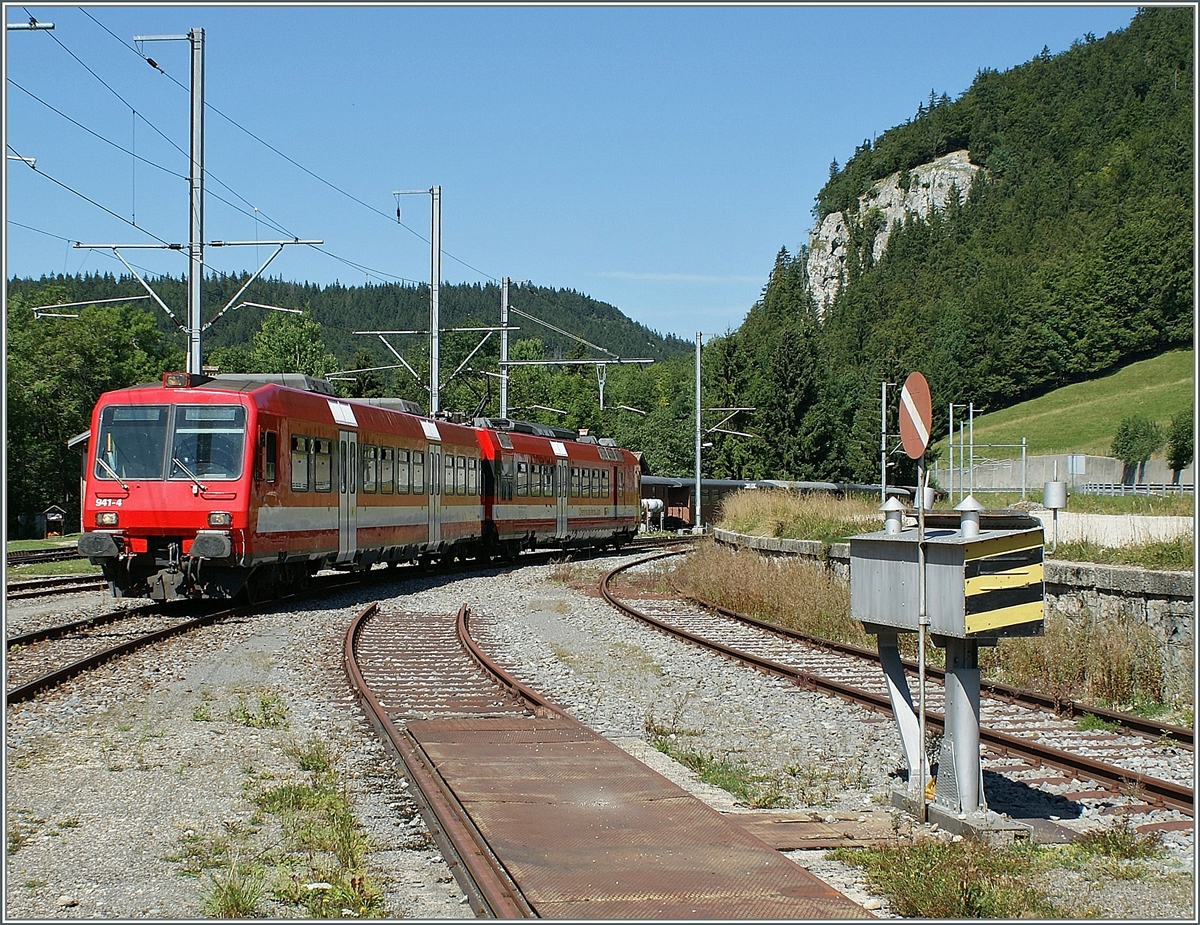 Während des Umbaus der Travys NPZ zu Domino war der CJ RBDe 560 mit Bt im Valée de Joux unterwegs. Hier erreicht er den Bahnhof Le Pont.
5. August 2009