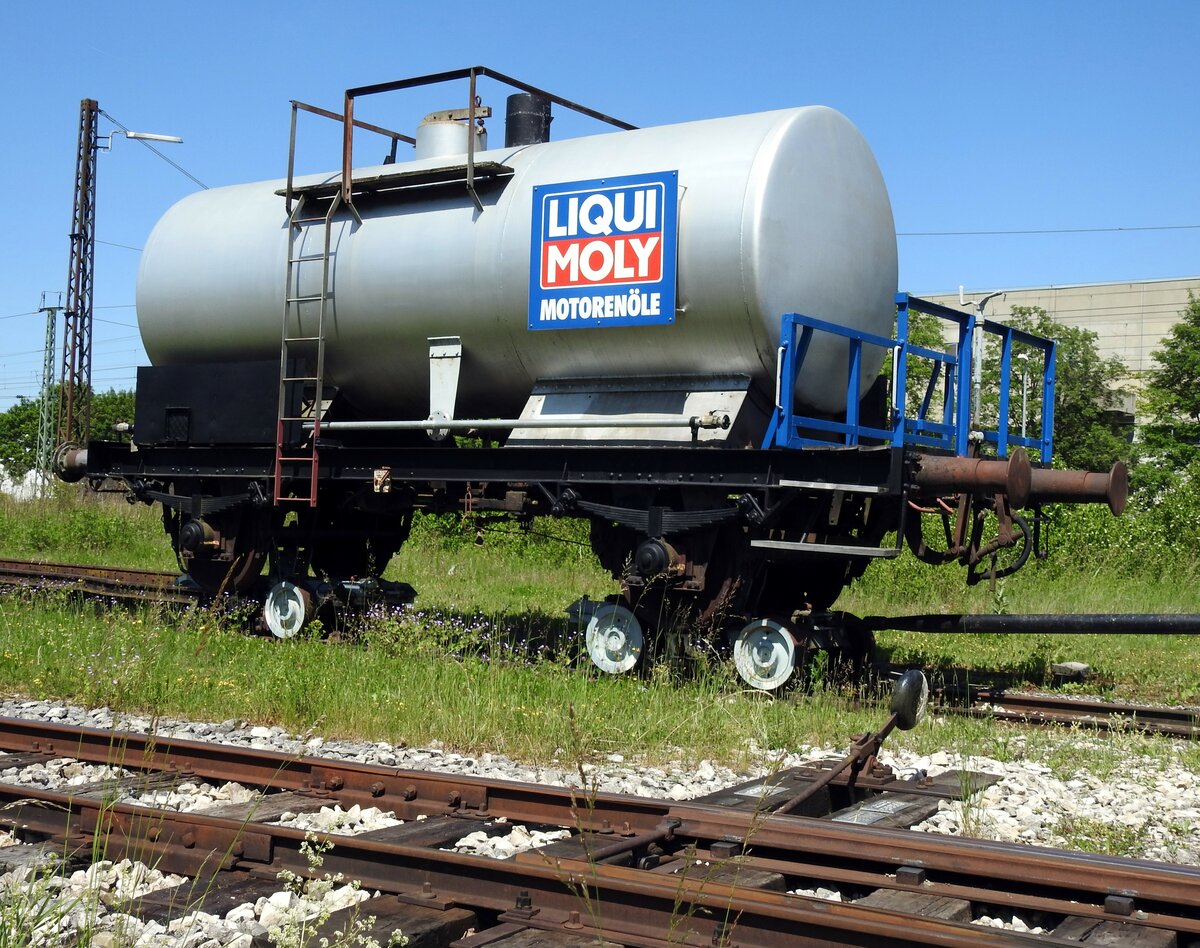 WEG Alb-B�hnle,aufgebockter Kesselwagen in Amstetten am 10.06.2017.
