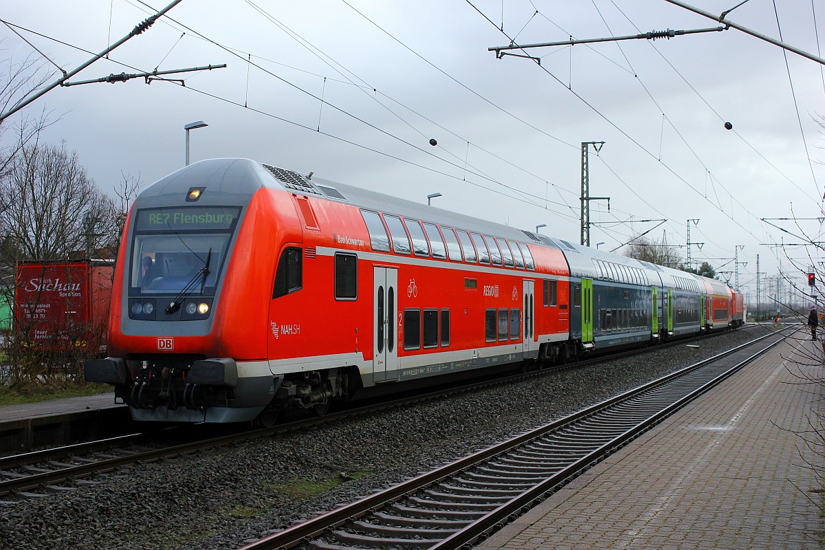 Wegen der sich andauernd verschieben Auslieferung der Twindexx Steuerwagen(Bombardier verschiebt diesen Termin ja ständig wegen der Unfähigkeit Verträge einzuhalten) sehen die RE7 von und nach Flensburg im Moment so aus...Jübek 31.01.2016