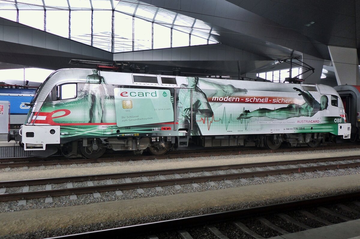 Werbe-Taurus 1116 130 steht am 5 Mai 2016 in Wien Hbf.