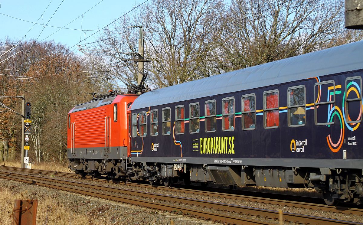 WFL 112 141-7 mit D 304 am Einfahrtsignal von Pattburg/DK, 19.02.2023