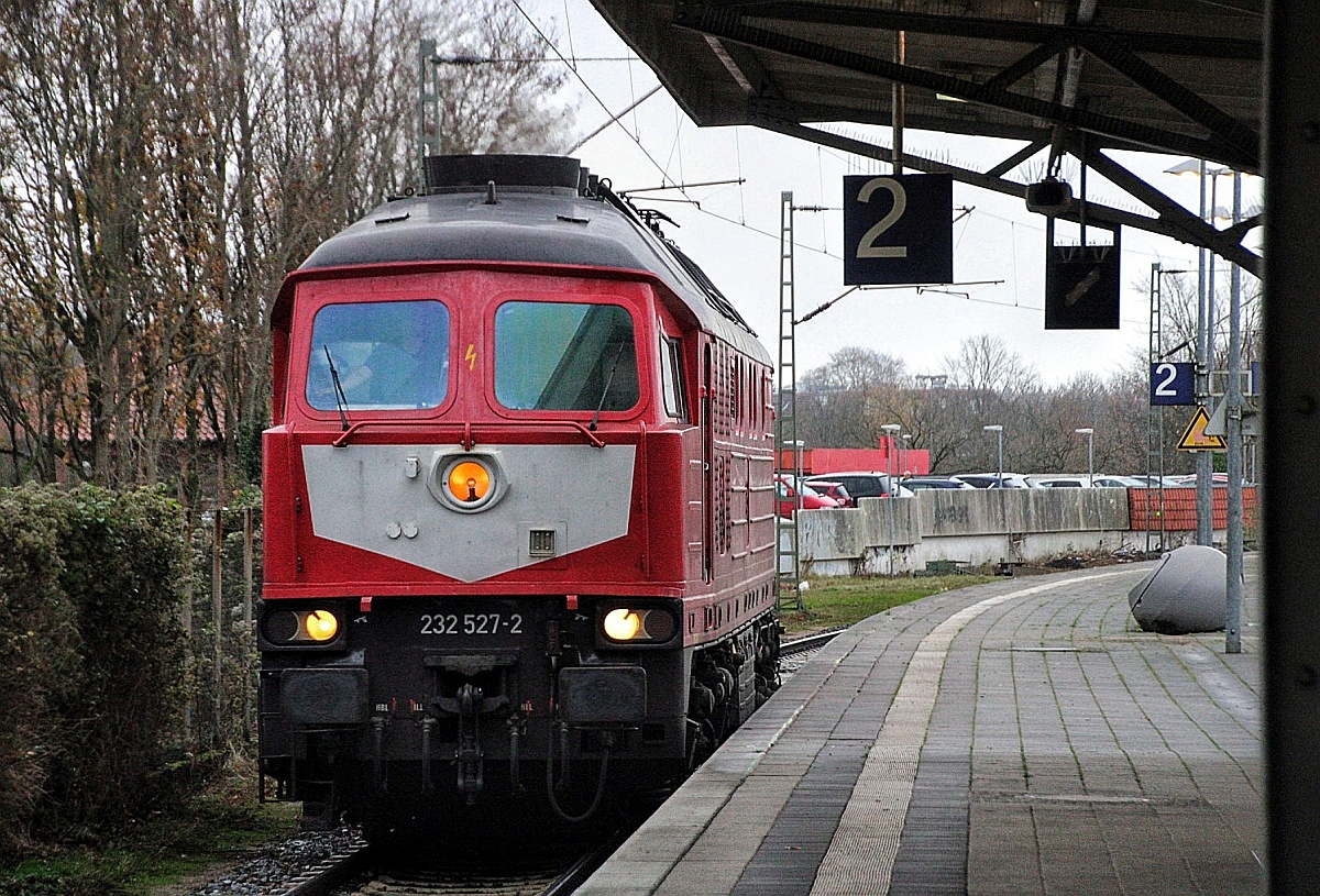 WFL 232 527-2 auf Rangierfahrt in Itzehoe 18.11.2021 II [(C) D.Pinto, Bearb: M.Steiner]