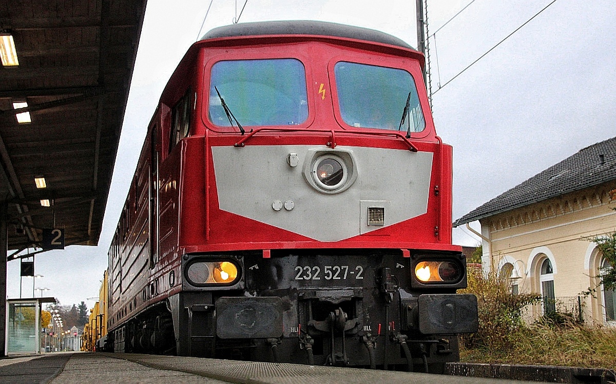 WFL 232 527-2 hat ihren Bauzug erreicht. tzehoe 18.11.2021 [(C) D.Pinto, Bearb: M.Steiner]