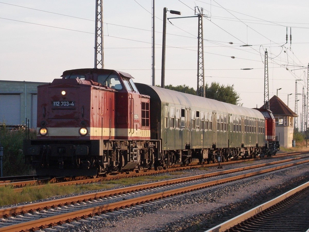 Wie gut das momentan zwischen Bergen/Rügen und Lauterbach Mole Stundentakt ist so brauchte ich,am 22.August 2015,nicht lange auf 112 703-4 warten.