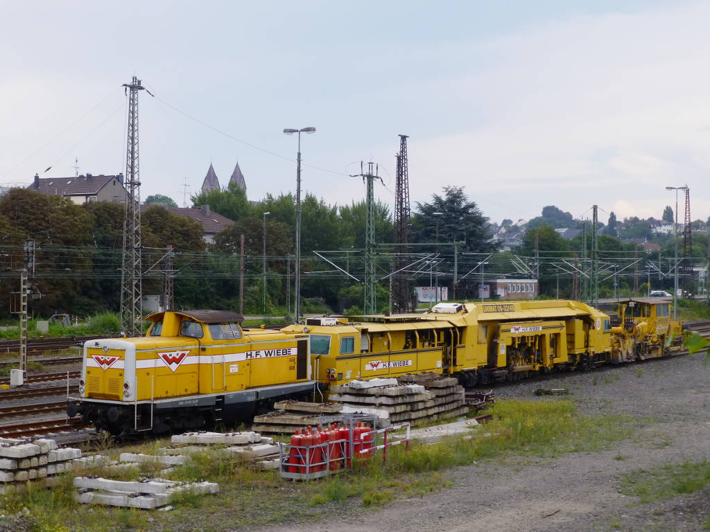 Wiebe Bauzug am 27.8.16 abgestellt auf dem letzten Gleis in Oberbarmen: 211 015, eine USM vom Typ 09-32/4S und eine SSP.