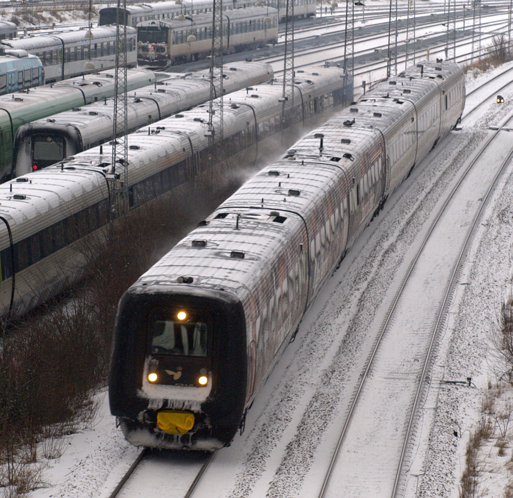 Winterbild 3: MF/MFB 50/5116 und 18 dieseln hier Richtung Vejle/Kolding. Aarhus 18.12.2010 