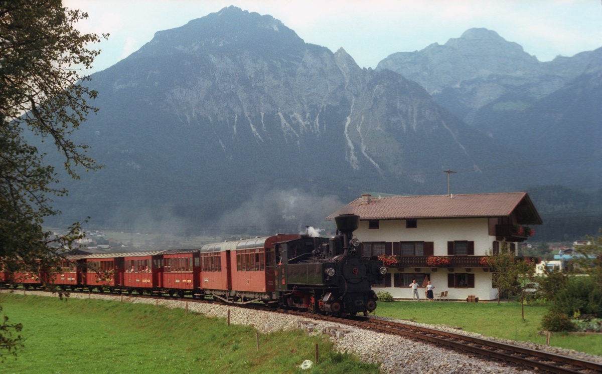 Zillertalbahn: ZB 2 Einfahrt Strass i.Z. 10.09.1983