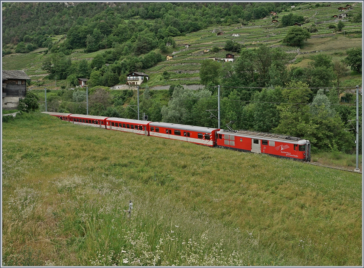 Zu meiner Überraschung wurde der R 328 von Zermatt nach Fiesch, hier bei Milachru, vom Deh 4/4 22 geführt. 14. Juni 2019