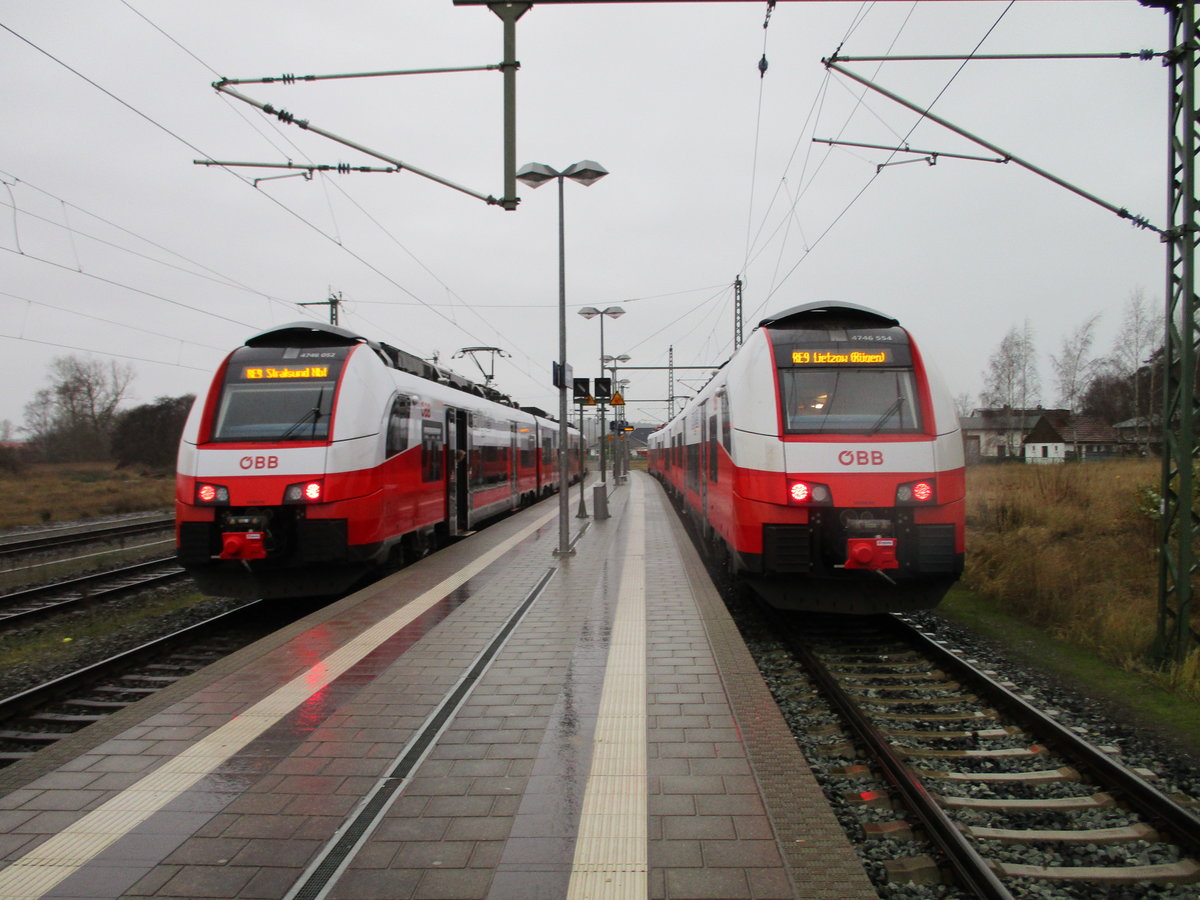 Zugkreuzung,am 15.Dezember 2019,in Lietzow mit den ODEG 4746 052 und 4746 554.