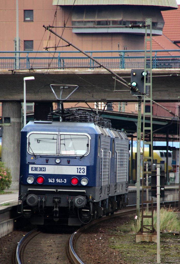 Zusammen mit RBH 105/143 186-6 fuhr die RBH 123/143 941-3 gemütlich durch HH-Harburg. 28.09.12