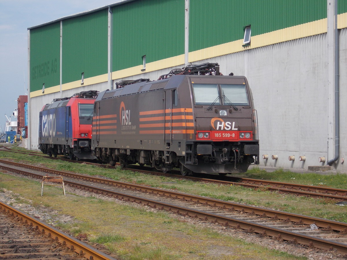 Zusammen mit einer Schweizer 482er konnte ich,am 12.Mai 2017,die HSL 185 599 im Stralsunder Nordhafen verewigen.