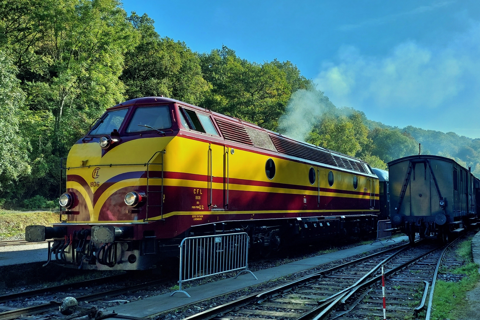 01.10.2023 Dieseltag im Fond de Gras. Diesellok 1806 steht mit ihrem Zug bereit um diesen aus dem Fond de Gras nach Petange zu ziehen. (Händy Foto Jeanne)