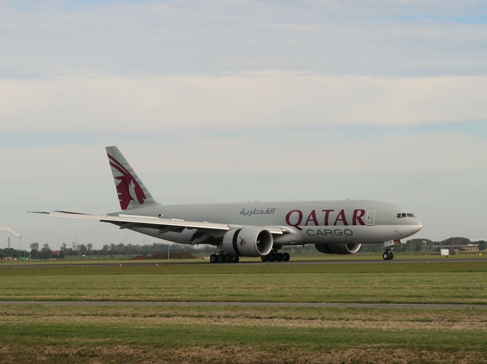 A7-BFP Qatar Airways Boeing 777-F Erstflug dieses Flugzeugs war am 11-02-2019. Flughafen Amsterdam Schiphol, Niederlande. Vijfhuizen 06-10-2024.



A7-BFP Qatar Airways Boeing 777-F eerste vlucht van dit vliegtuig was op 11-02-2019. Polderbaan luchthaven Schiphol. Vijfhuizen 06-10-2024.