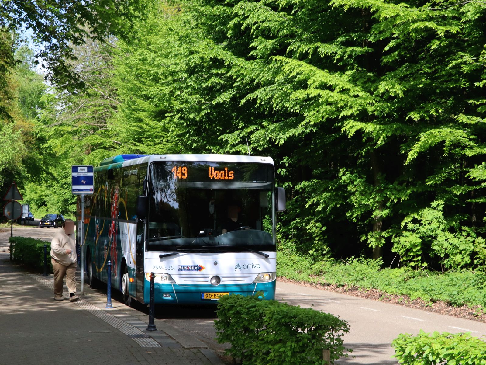 Arriva bus 799-535 Mercedes-Benz integro O550 UH Baujahr2014. Haltestelle  Drielandenpunt ,  Viergrenzeweg, Vaals 27-04-2025.

Arriva bus 799-535 Mercedes-Benz integro O550 UH bouwjaar 2014. Halte  Drielandenpunt ,  Viergrenzeweg, Vaals 27-04-2025.