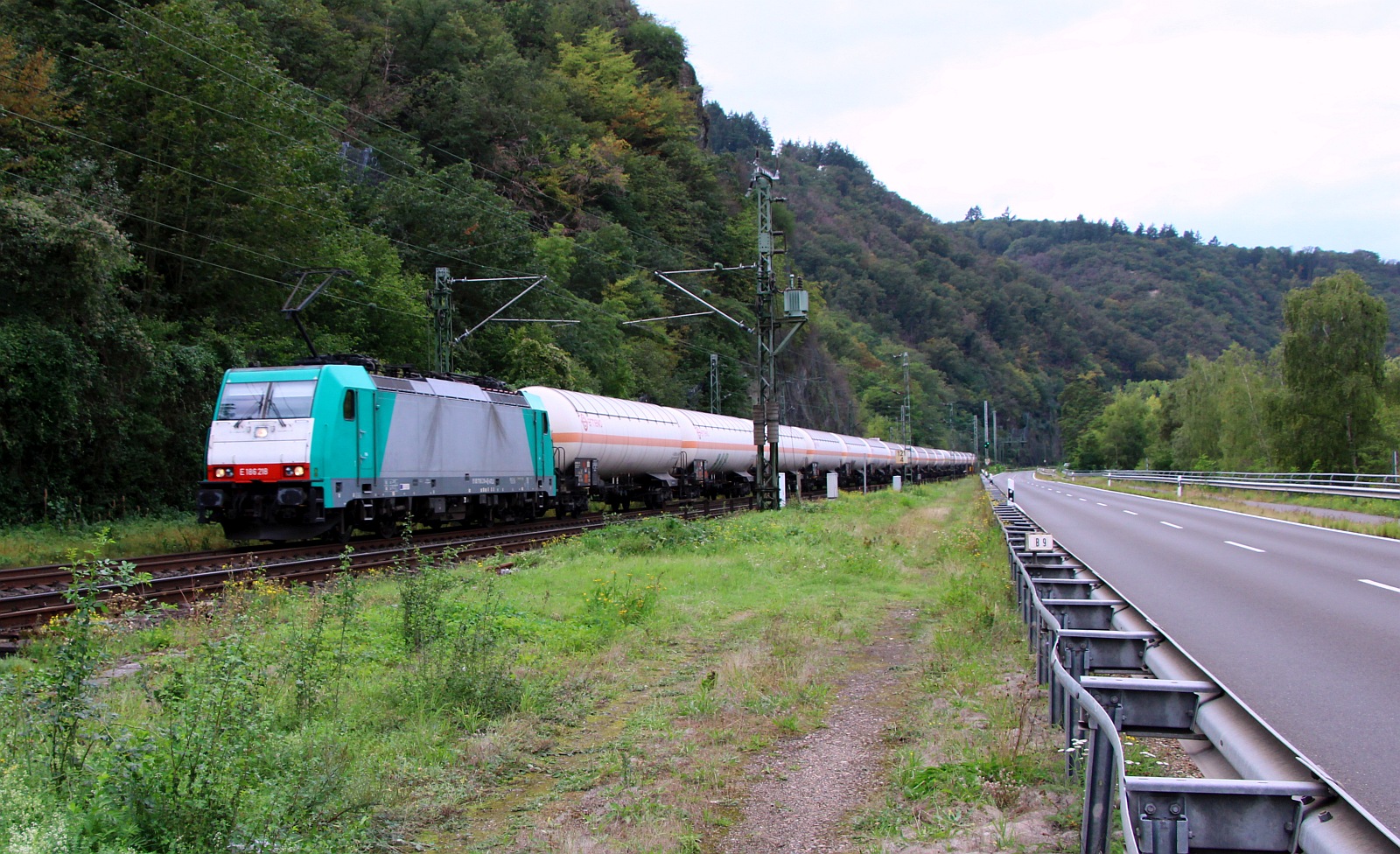 ATLU 186 218-4 mit Kesselwagenzug gen Boppard unterwegs. 13.09.2023