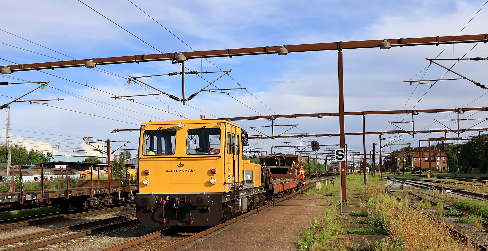 Banedanmark/Enterprise Trolje TR 428 registriert unter 99 86 9281 428-3 DK-ENT unterwegs im Bhf Pattburg für leichte Bauarbeiten. 31.08.2023