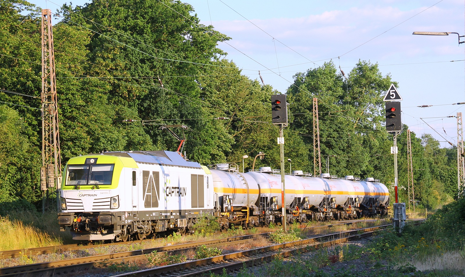 Captrain/ITL 2248 033-3 mit Spezialwagen Ratingen-Lintorf 14.06.2023