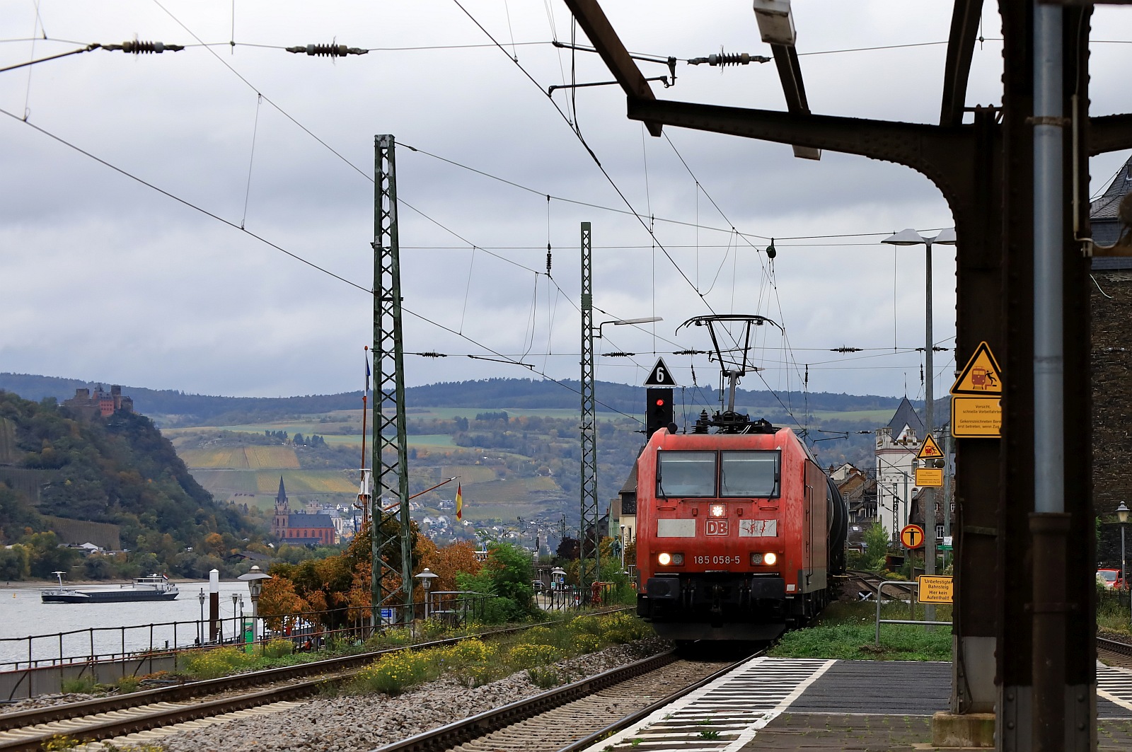 DB 185 058-5 mit Güterzug- Kaub 24.10.2023