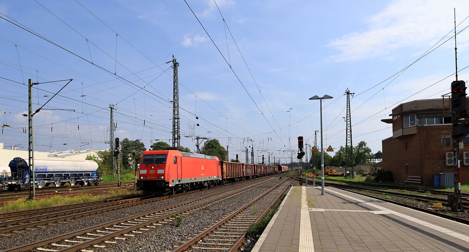 DB 185 258-1 mit Mischer. Neuwied 12.09.2023