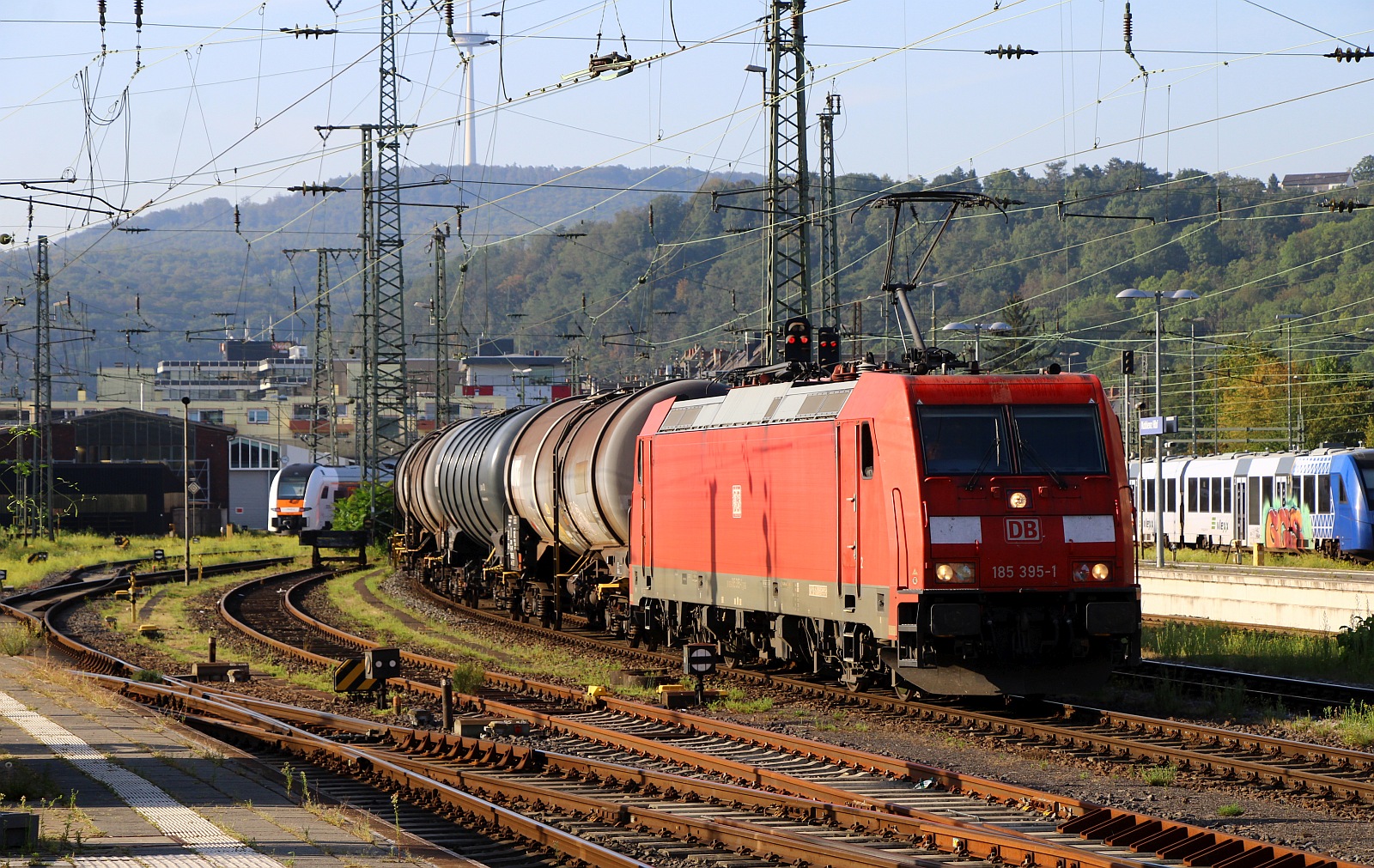 DB 185 395-1, REV/NNR9/25.05.18 mit Kesselzug Einfahrt Koblenz Hbf. 11.09.2023