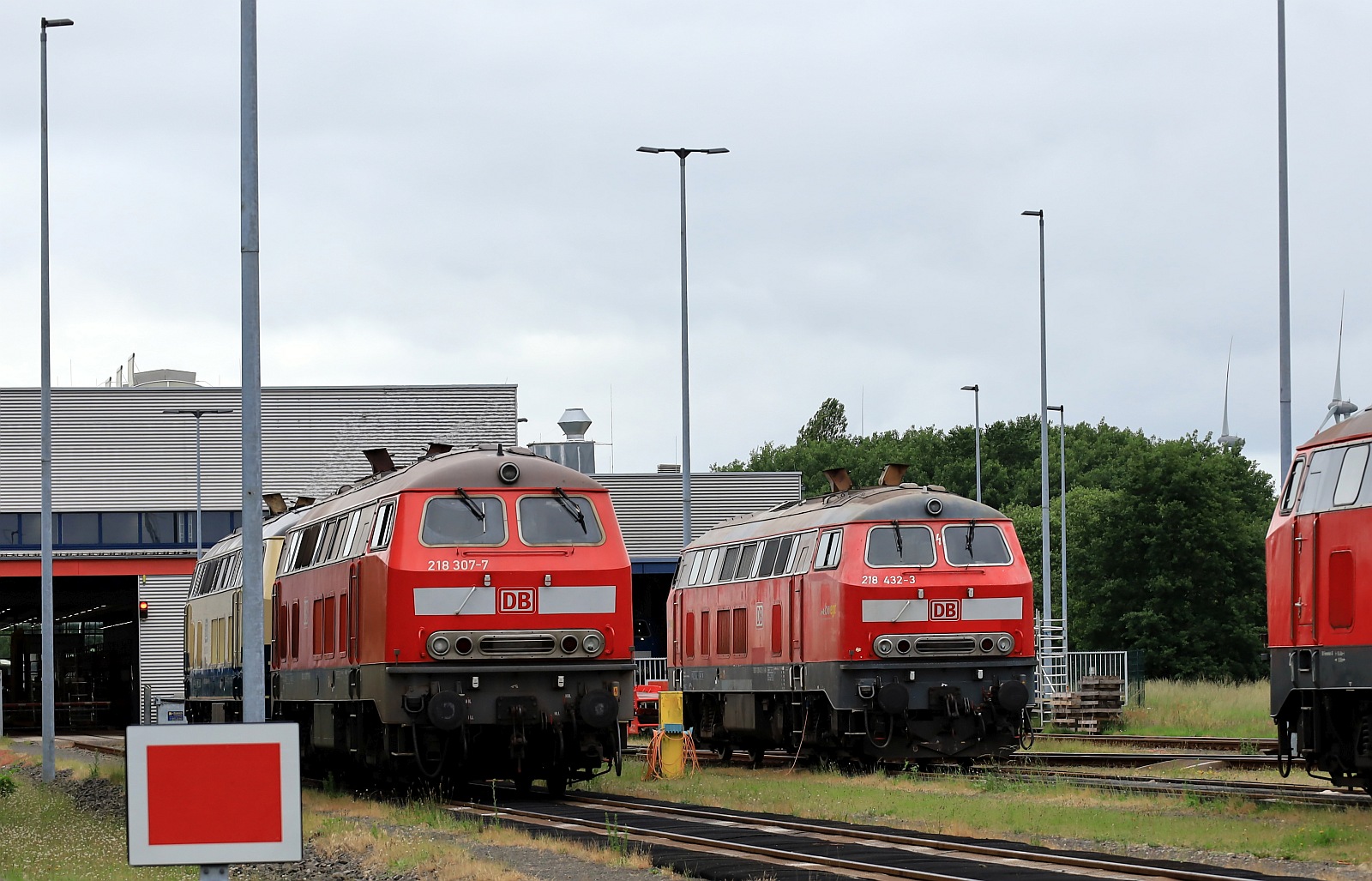 DB 218 307-7 + 218 330 + 218 432-3 und ein Stück 218 385. Niebüll 03.06.2024