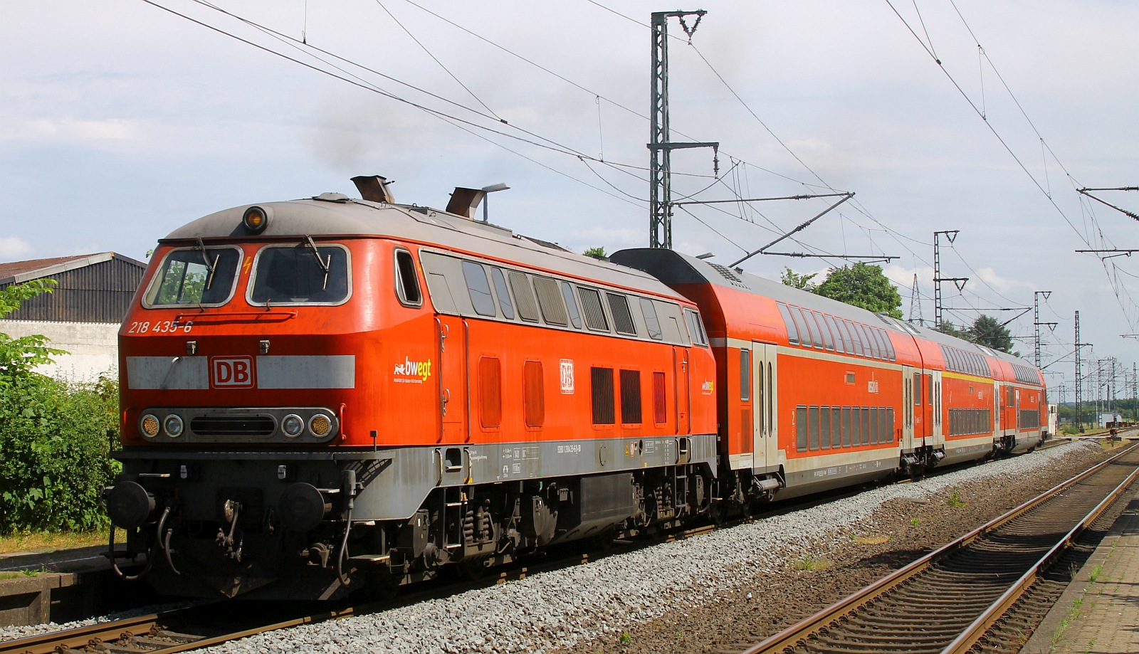 DB 218 435-6 mit RE 74 nach Husum. Jübek 23.06.2023 MS/DS